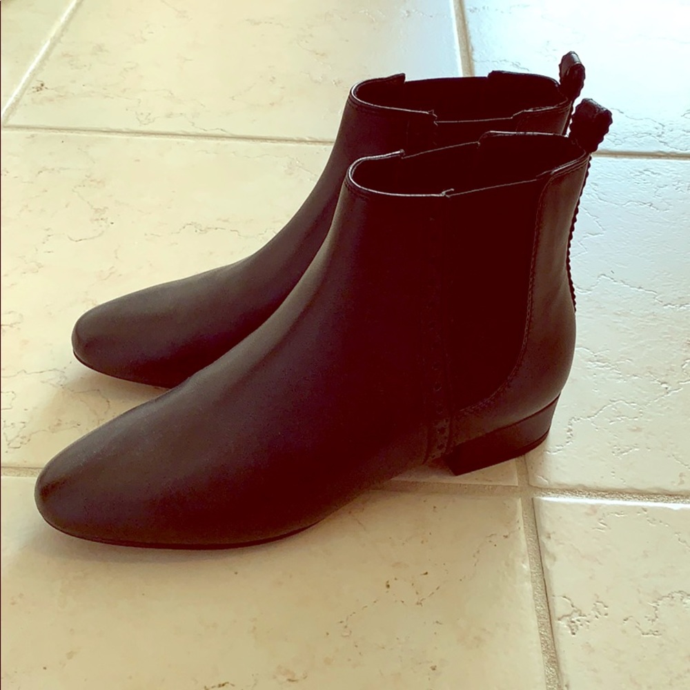 NWOT Black leather booties - banana Republic!